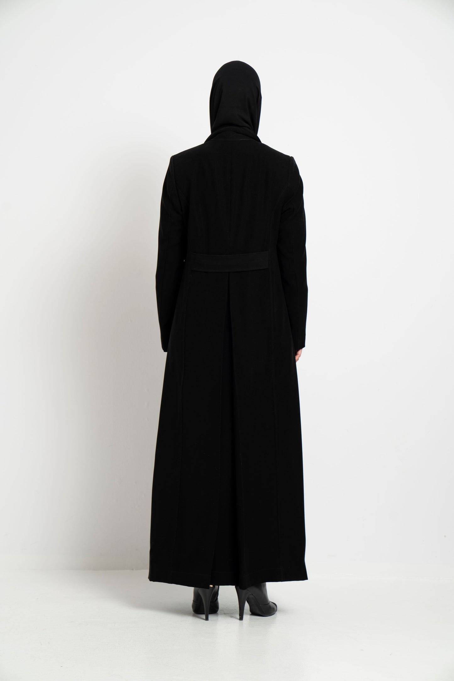 ALJAWHARH-BLACK AND WHITE